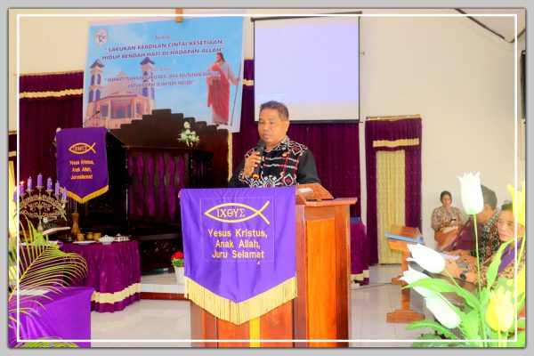 Penjabat Bupati Rote Ndao Odermaks Sombu, SH,M.A,MH menyampaikan sambutan dan membuka Persidangan Klasis Lobalain Tahun 2024, kamis (22/02/2024) di GMIT Syalom Mokdale Kecamatan Lobalain.