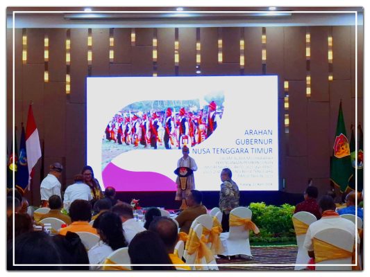 Suasana Musrenbang RKPD Provinsi NTT Tahun 2025, senin (22/04/2024). Pj. Gubernur NTT Ayodhia Kalake, SH,MDC hendak menyampaikan sambutan.