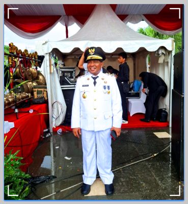 Penjabat Bupati Rote Ndao Oder Maks Sombu, SH,MA,MH mengikuti upacara Peringatan Hari Otonomi Daerah ke XXVIII Tahun 2024 tingkat Nasional di Balai Kota Surabaya.