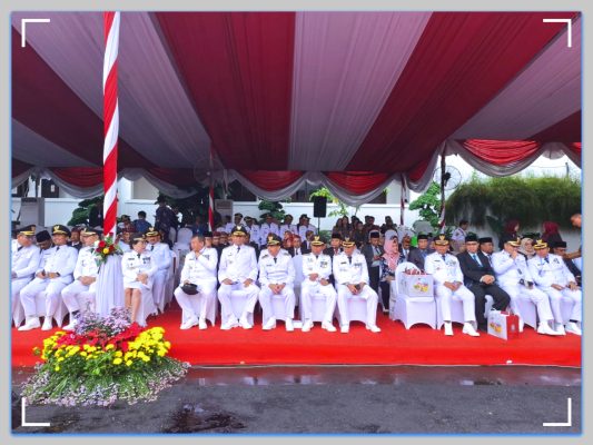 Para Gubernur/Pj. Gubernur, Bupati/Pj. Bupati dan Walikota/Pj. Walikota se-Indonesia menghadiri Upacara Peringatan Hari Otonomi Daerah ke XXVIII Tahun 2024 tingkat Nasional.