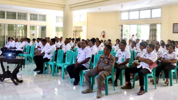 Para pimpinan Perangkat Daerah mengikuti rapat evaluasi pengendalian APBD
