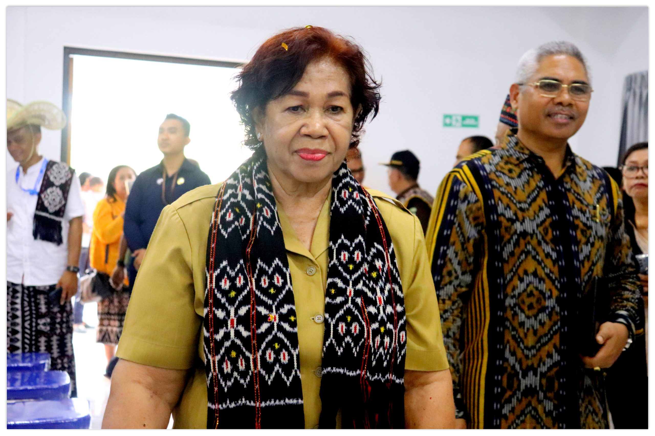 Bupati Rote Ndao Paulina Haning-Bullu,SE penerima Penghargaan Pos Kupang Award 2023 sebagai Sosok Perempuan Inspiratif.