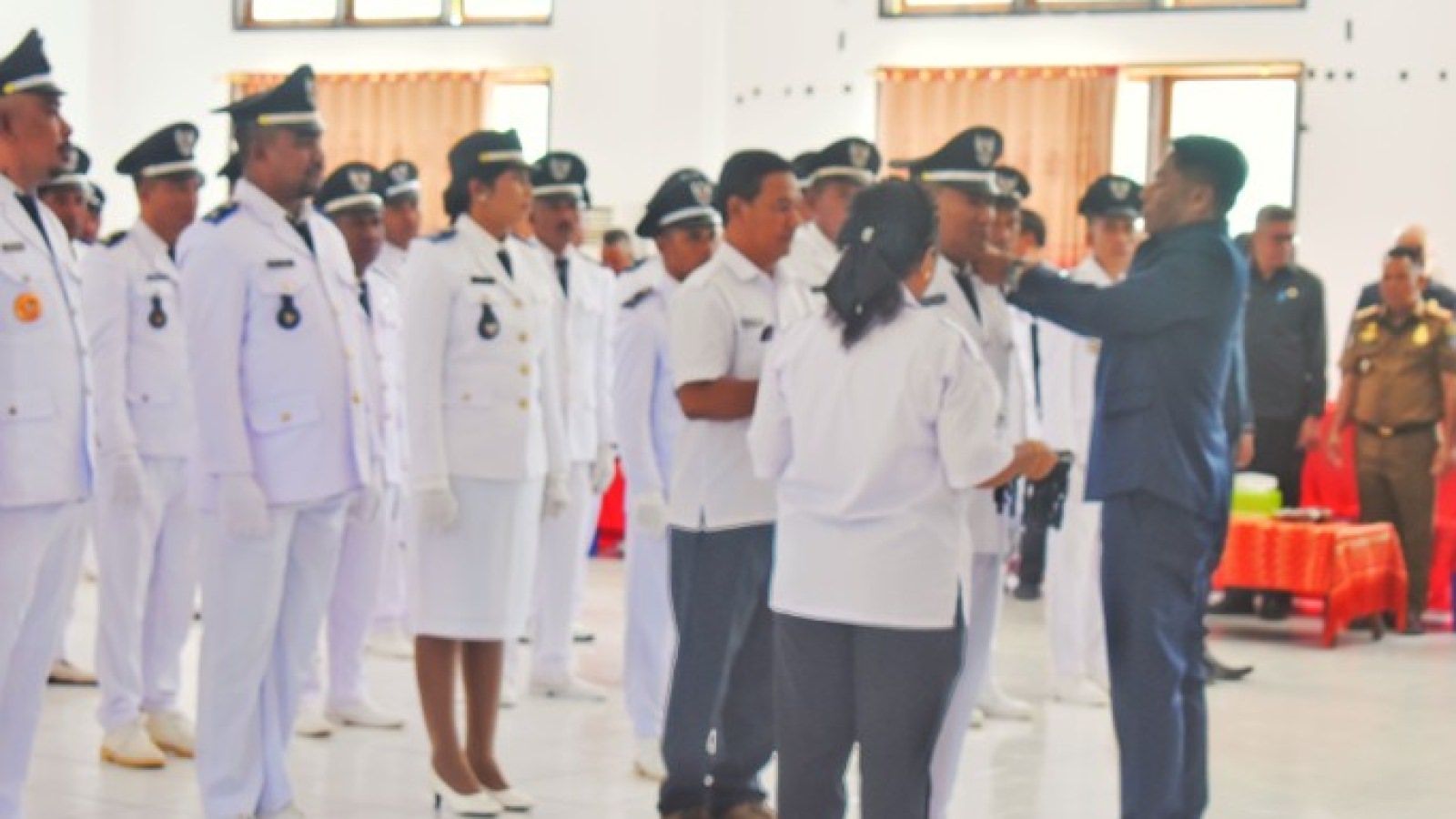 Ceremonial Pengukuhan Perpanjangan Masa Jabatan 64 Kepala Desa dan Pelantikan Penjabat Kepala Desa Oetefu oleh Bupati Rote Ndao Paulus Henuk, SH