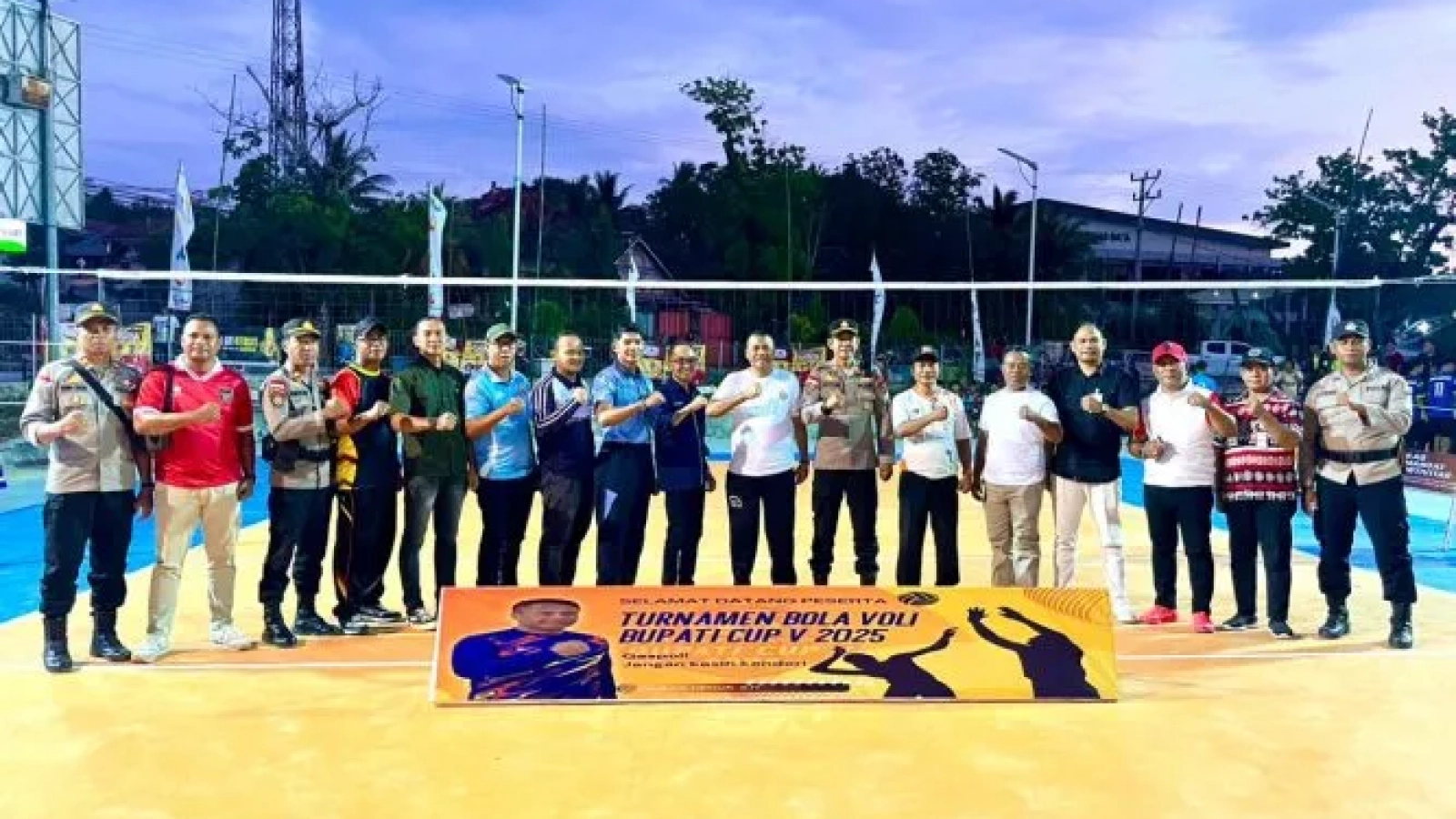 Foto Bersama Sekretaris Daerah Drs. Jonas M. Selly, MM bersama Jajaran Fokopimda, Pimpinan OPD dan Panitia Pelaksana Kegiatan.