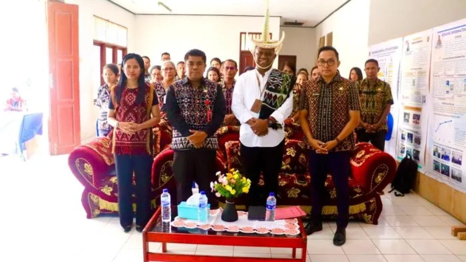 komisioner Komisi Informasi Provinsi NTT yang di wakili oleh Daniel Tonu, SE., M.Si