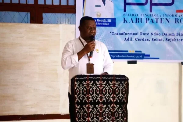komisioner Komisi Informasi Provinsi NTT yang di wakili oleh Daniel Tonu, SE., M.Si saat memberikan apresiasi pada pelaksanaan atas kesiapan dan kerja sama seluruh perangkat daerah yang telah mendukung pelaksanaan penilaian Keterbukaan Informasi publik di Kabupate rote ndao