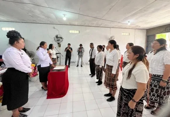 Wakil Bupati Rote Ndao Apremoi D. Dethan mengukuhkan Forkom P2HP Kabupaten Rote Ndao periode 2025–2030.