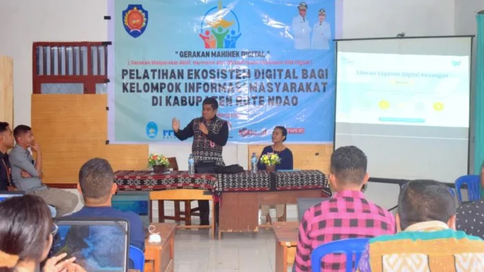 Kegiatan Pelatihan Ekosistem Digital bagi Pengurus KIM Desa Pilot Projeck Gerakan Mahinek Digital.