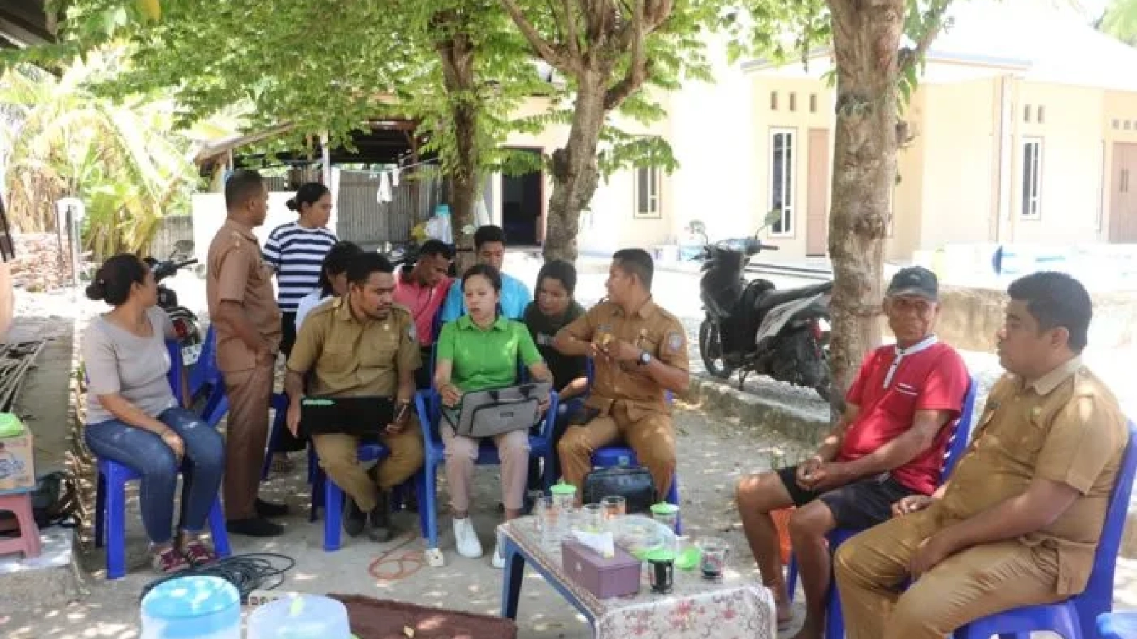 Pendampingan KIM di Desa Daudolu oleh Dinas Kominfostaper Kabupaten Rote Ndao dan Stakeholder.