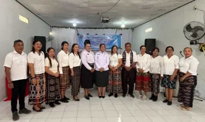 Pengurus Forkom P2HP Kabupaten Rote Ndao periode 2025–2030 foto bersama Wakil Bupati Rote Ndao Apremoi D. Dethan.