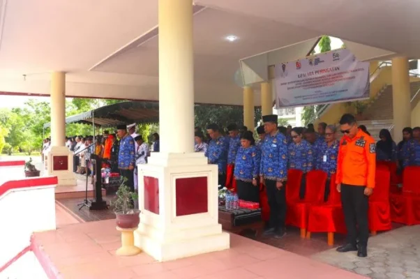 Pemkab Rote Ndao menggelar Upacara Peringatan HUT PGRI ke-80, Hari Guru Nasional, HUT Korpri ke-54 Tahun 2025 serta Apel Siaga Bencana Hidrometeorolgi, Sabtu (29/11/2025).