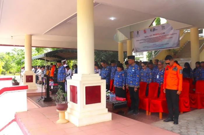Pemkab Rote Ndao menggelar Upacara Peringatan HUT PGRI ke-80, Hari Guru Nasional, HUT Korpri ke-54 Tahun 2025 serta Apel Siaga Bencana Hidrometeorolgi, Sabtu (29/11/2025).
