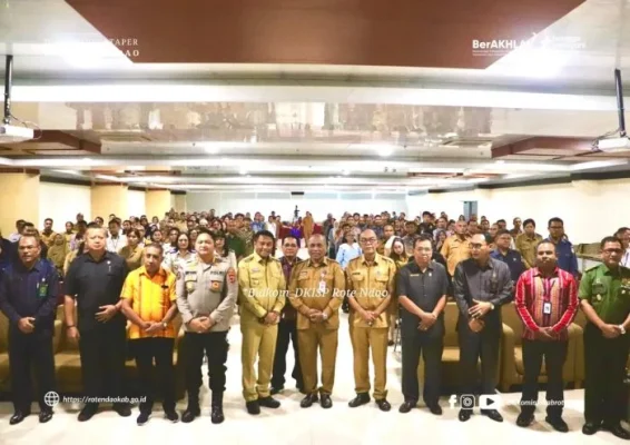 Foto Bersama perwakilan Pemerintah Kabupaten/Kota, OPD Provinsi NTT, Instansi Vertikal dan BUMN-BUMD di acara Penganugerahan Keterbukaan Informasi Publik Tahun 2025.