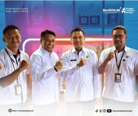 Foto bersama : Foto bersama Bupati Rote Ndao Paulus Henuk dengan Sekretaris Dirjen Perikanan Tangkap KKP Ridwan Mulyana dan jajaran.