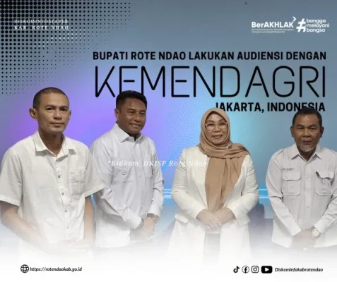 Foto Bersama : Foto bersama usai kegiatan udiens membahas tiga isu penataan desa di Kabupaten Rote Ndao.