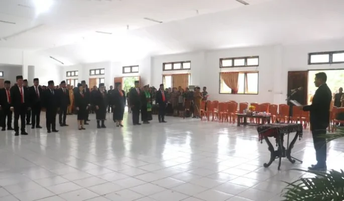 Melantik : Bupati Rote Ndao Paulus Henuk, SH melantik dan mengukuhkan 19 Pejabat Pimpinan Tinggi Pratama (JPTP) Lingkup Pemkab Rote Ndao, Selasa (13/01/2026).