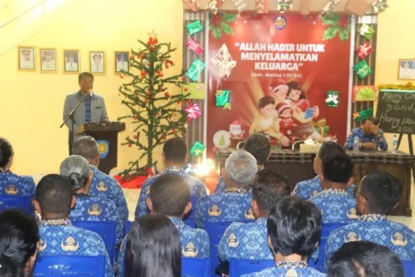 Arahan : Bupati Rote Ndao Paulus Henuk menekankan semangat dan komitmen serta paradigma kerja pelayanan publik yang professional, kolaboratif dan berorientasi pelayanan.