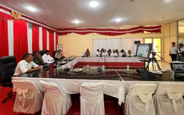 Ikuti Kegiatan : Bupati Rote Ndao Paulus Henuk, SH bersama Forkompimda mengikuti Panen Raya dan Pengumuman Swasembada Pangan secara daring.