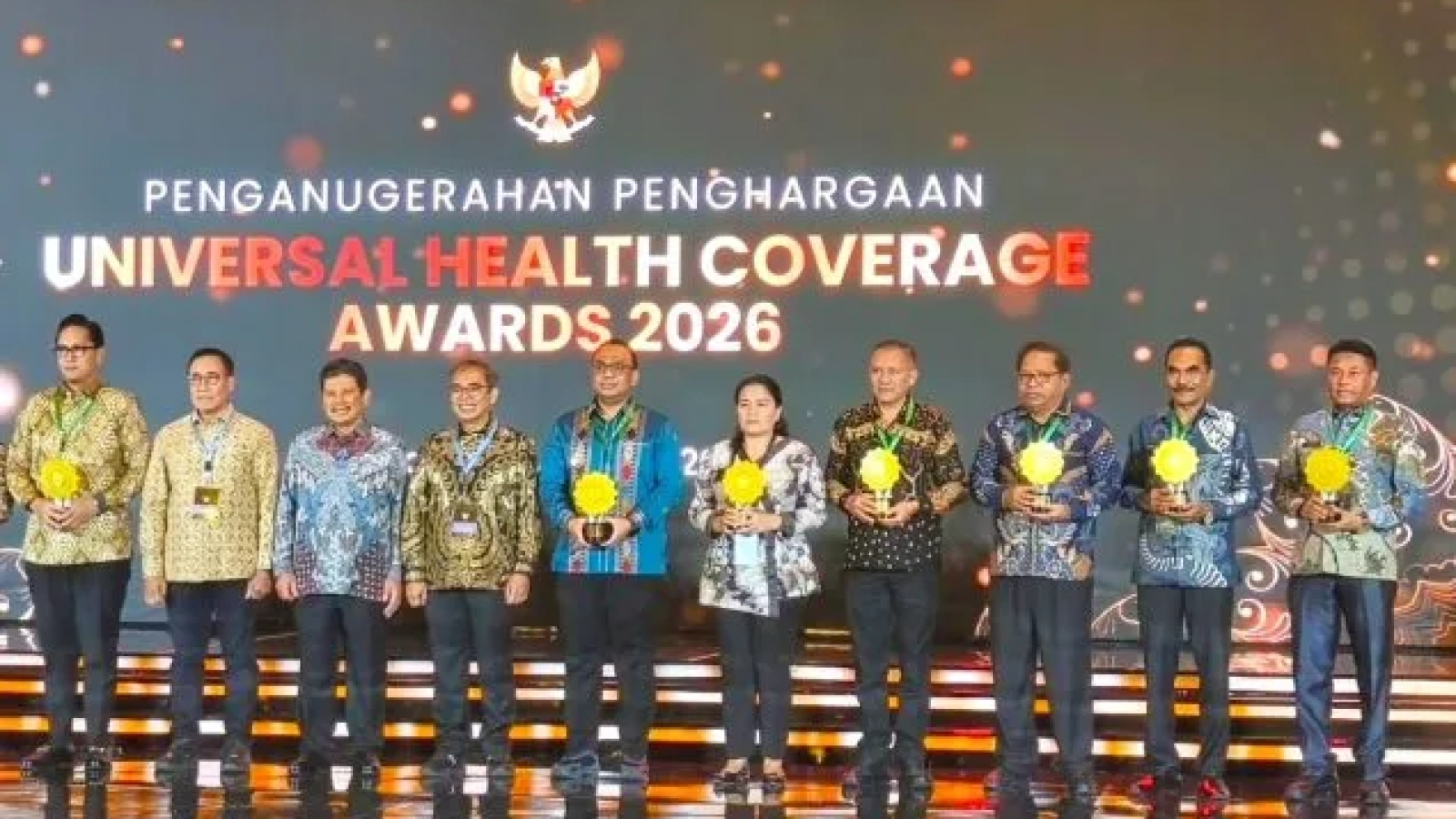 UHC Award : Bupati Rote Ndao Paulus Henuk usai menerima Penghargaan Universal Health Coverage (UHC) Award 2026.