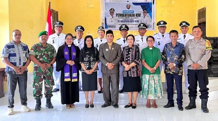 Foto bersama : Foto bersama usai kegiatan Sosilisasi Pembentukan dan Pengelolaan KIM Desa/Kelurahan tahun 2026 di Kecamatan Lobalain.