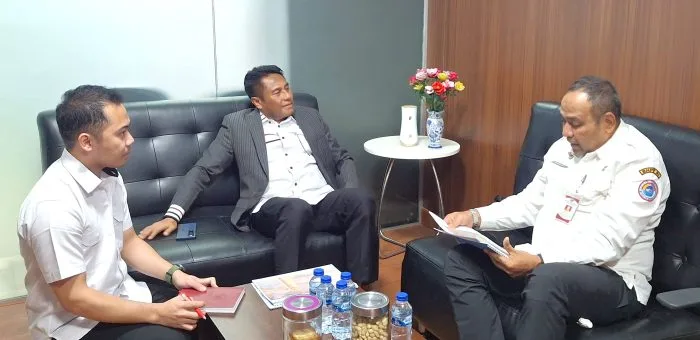 Pertemuan : Pertemuan antara Bupati Rote Ndao Pauilus Henuk dan Asdep Infrastruktur Fisik BNPP Amrullah M. Ridha terkait Pembangunan Titik Nol Selatan NKRI.