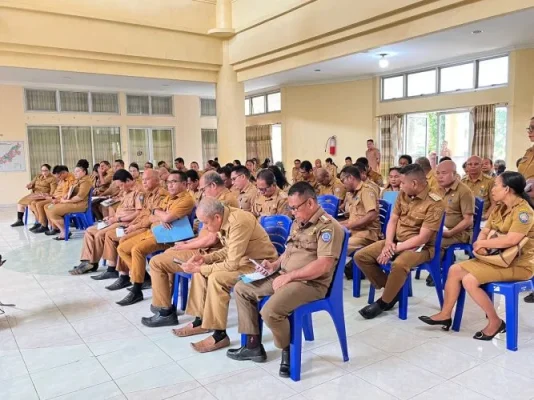 Rapat : Pimpinan Perangkat Daerah mengikuti rapat Evaluasi APBD 2026.