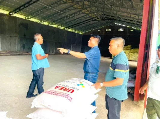 Stok aman : Dalam pengecekan oleh Bupati Rote Ndao diketahui stok pupuk untuk masyarakat dalam kondisi aman.