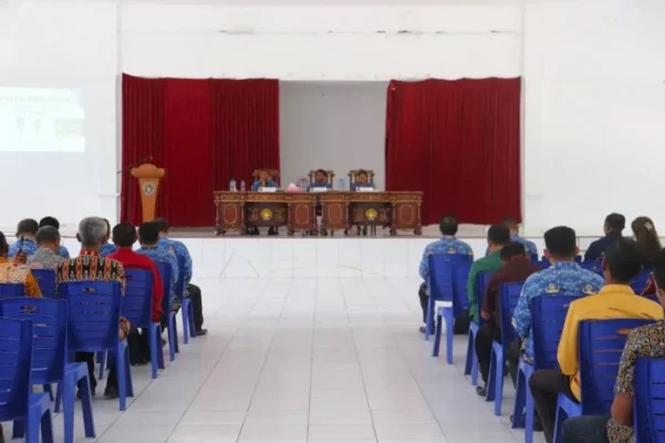 Raker : Pemkab Rote Ndao menggelar rapat kerja penyampaian capaian kinerja satu tahun kepemimpinan Bupati dan WakilBupati Rote Ndao.