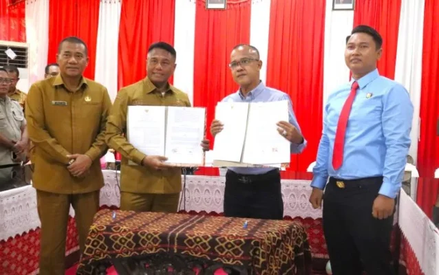 Penandatanganan : Bupati Rote Ndao dan Kajari Rote Ndao menandatangani Nota Kesepakatan Pendampingan Hukum bagi Pemerintah Kabupaten Rote Ndao dalam Bidang Hukum Perdata dan TUN, Selasa (24/02/2026).