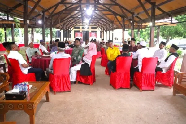 Silaturahmi : Acara silaturahmi dan buka puasa bersama perwakilan Umat Muslim dengan Bupati Rote Ndao.