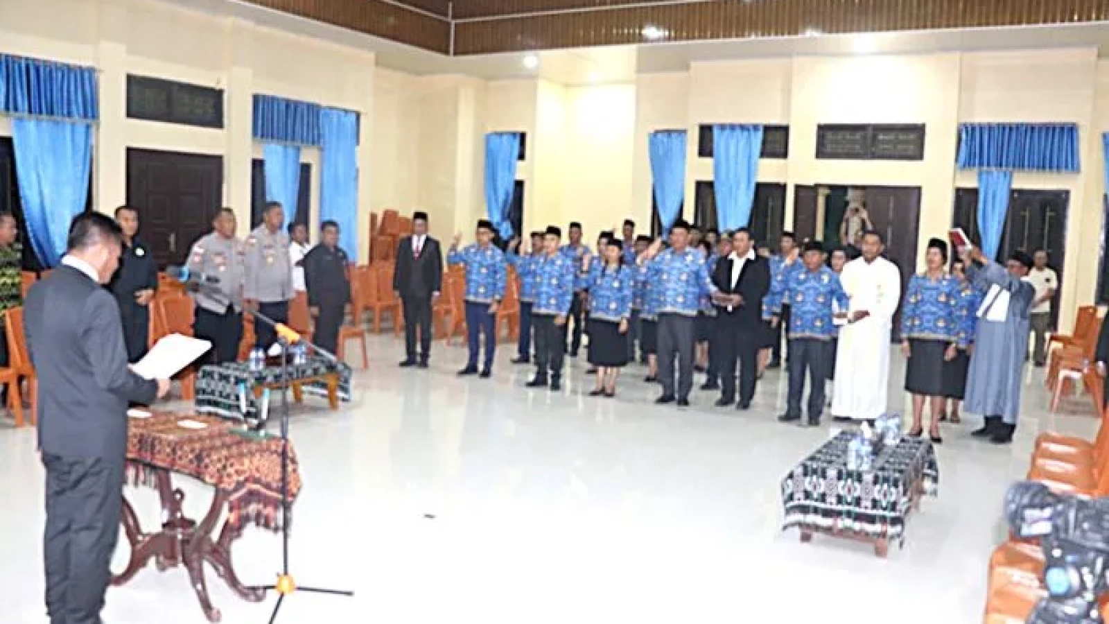 Pelantikan : Bupati Rote Ndao Paulus Henuk melantik dan mengukuhkan Pejabat Administrator, Pengawas dan Fungsional di lingkungan Pemkab Rote Ndao.