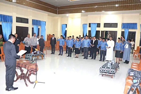 Pelantikan : Bupati Rote Ndao Paulus Henuk melantik dan mengukuhkan Pejabat Administrator, Pengawas dan Fungsional di lingkungan Pemkab Rote Ndao.