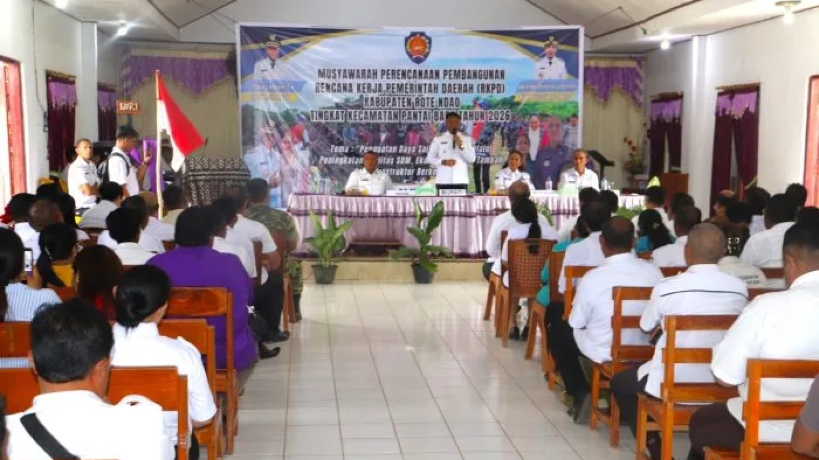Arahan Musrenbangcam : Bupati Rote Ndao Paulus Henuk memberi arahan merespon aspirasi dalam Musrenbang Kecamatan Pantai Baru Tahun 2026, rabu (04/03/2026)