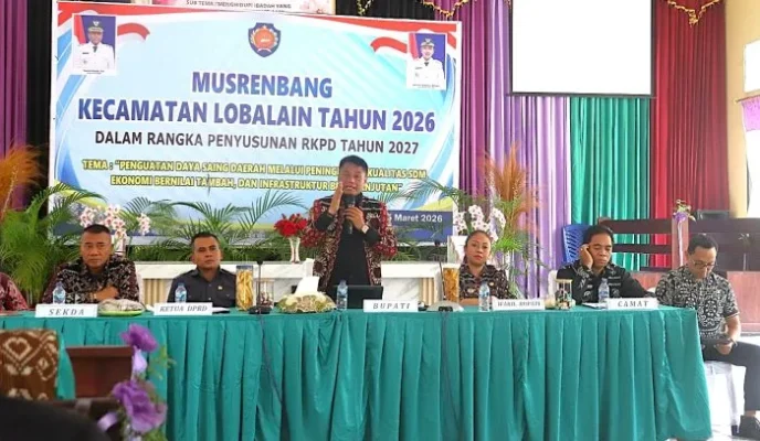 Arahan : Bupati Rote Ndao Paulus Henuk memberikan arahan dalam Musrenbangcam di kecamatan Lobalain.