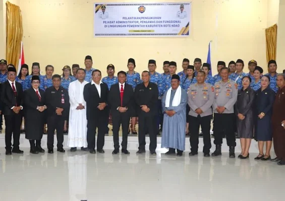 Foto bersama : Foto bersama usia acara pelantikan.