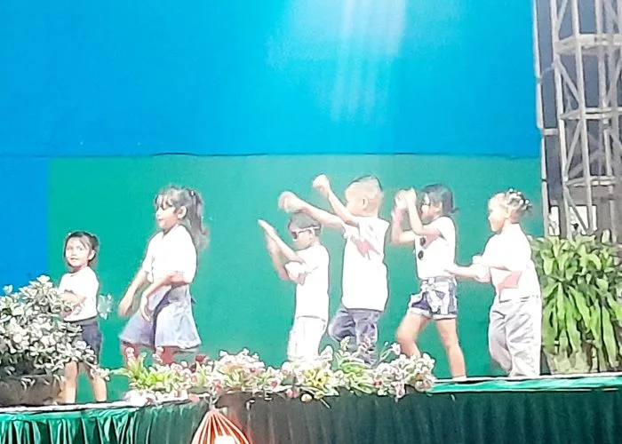 Tarian Kreasi oleh Siswa TK Maifali.