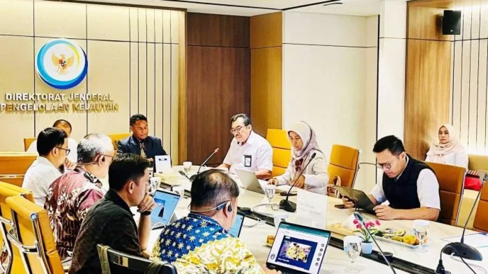 Pertermuan : Pertemuan Bupati Rote Ndao Paulus Henuk dengan jajaran Kementerian Kelautan dan Perikanan, Kementerian ESDM, PT. PLN, PT. Pertamina Patra Niaga, BPH Migas dan PT. Nindya Karya.