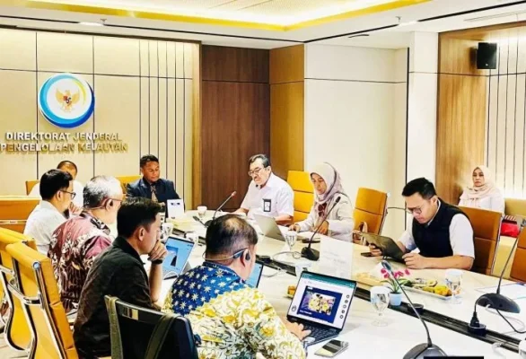 Pertermuan : Pertemuan Bupati Rote Ndao Paulus Henuk dengan jajaran Kementerian Kelautan dan Perikanan, Kementerian ESDM, PT. PLN, PT. Pertamina Patra Niaga, BPH Migas dan PT. Nindya Karya.