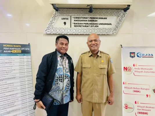 Di Kemendagri : Bupati Rote Ndao Paulus Henuk saat berkunjung ke Kementerian Dalam Negeri.