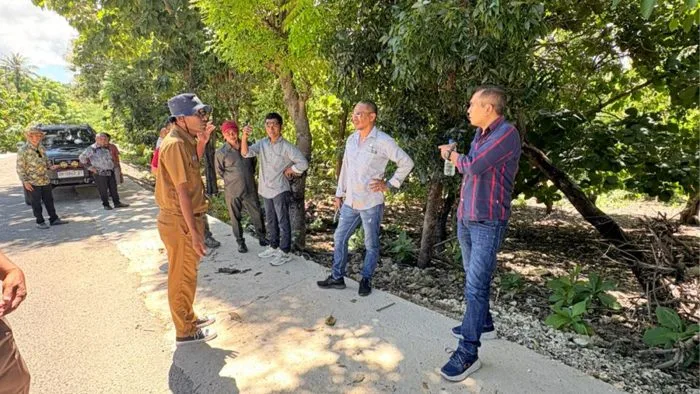 Kunjungan Kerja Tim Pansus DPRD Kab. Rote Ndao di Puskesmas Sonimanu di dampingi Plt. Kepala Dinas Kesehatan Kab. Rote Ndao Plt. Kepala Dinas Kesehatan Maria Isabela, S.KM, M.P.H.