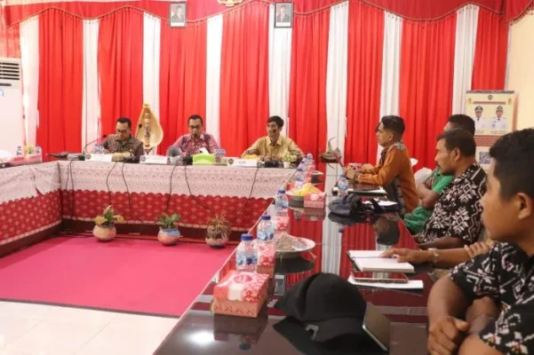 Audiens antara Pemkab Rote Ndao dan IESR terkait potensi pemanfaatan negeri Terbarukan program Net-Zero Emission 2050 di Provinsi Nusa Tenggara Timur.