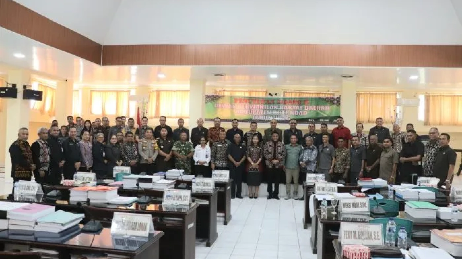 Foto bersama usai Penutupan Sidang II DPRD Kab. Rote Ndao.