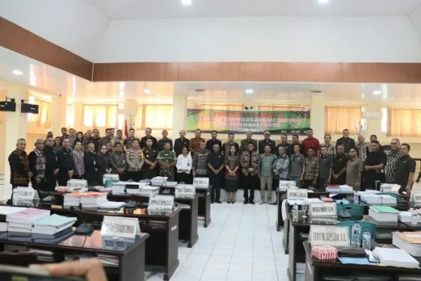 Foto bersama usai Penutupan Sidang II DPRD Kab. Rote Ndao.