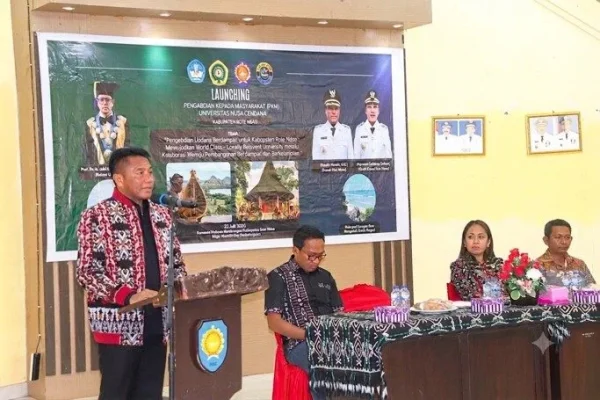 Bupati Rote Ndao Paulus Henuk memberikan sambutan diacara Launching Kegiatan Pengabdian Kepada masyarakat (PKM) Undana Kupang Tahun 2026.