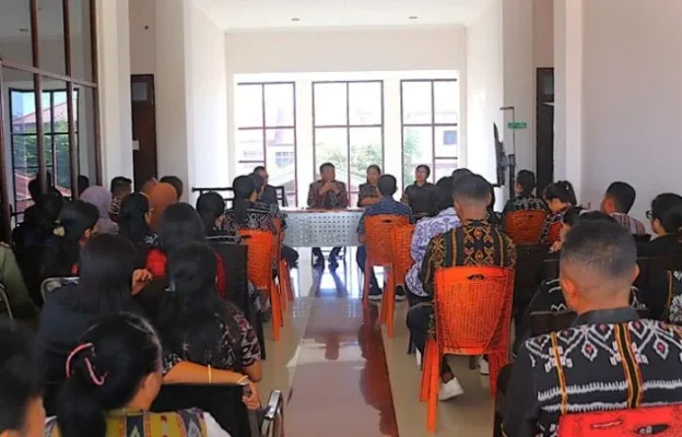 Bupati Rote Ndao Paulus Henuk dan Wakil Bupati Apremoi D. Dethan mengunjungi RSUD Ba'a dan mendengarkan kebutuhan pelayanan dari Manajemen RSUD.