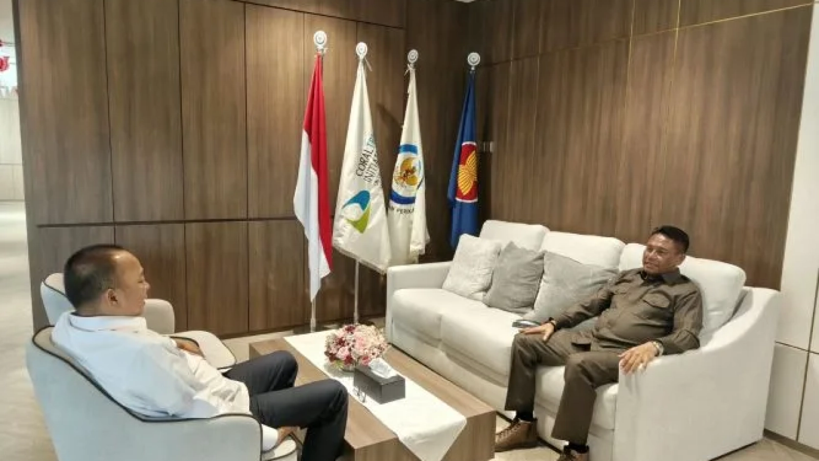 Bupati Rote Ndao Paulus Henuk, SH berdiskusi dengan Direktur Jenderal PK dalam pertemuan membahas perkembangan dan percepatan proyek K-SIGN di Jakarta, Senin (10/08/2026).
