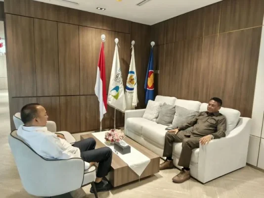 Bupati Rote Ndao Paulus Henuk, SH berdiskusi dengan Direktur Jenderal PK dalam pertemuan membahas perkembangan dan percepatan proyek K-SIGN di Jakarta, Senin (10/08/2026).