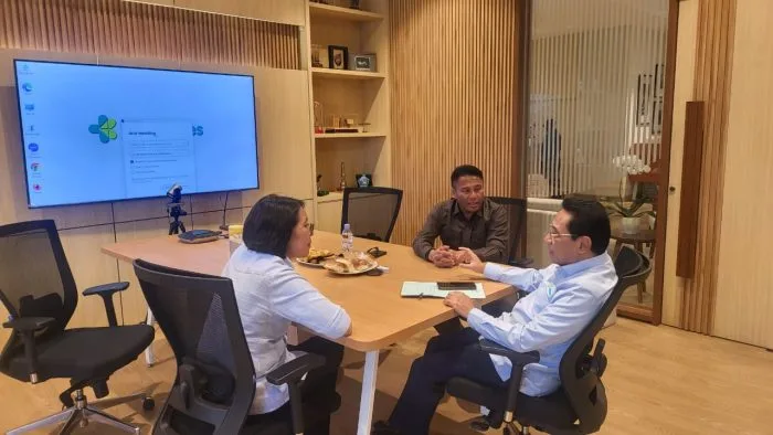 Bupati Rote Ndao Paulus Henuk, SH bersama Wakil Menteri Kesehatan RI saat membahas dukungan sektor kesehatan dan kolaborasi program Rote Mengajar di Jakarta, Senin (10/08/2026).