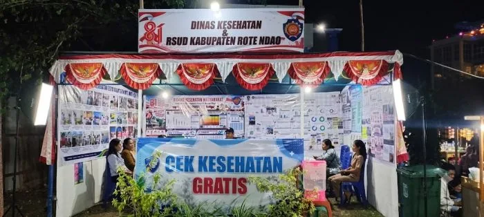Pemkab Rote Ndao menyediakan Layanan Cek Kesehatan Gratis bagi masyarakat selama perayaan HUT RI ke-81 di Stan Dinas Kesehatan.