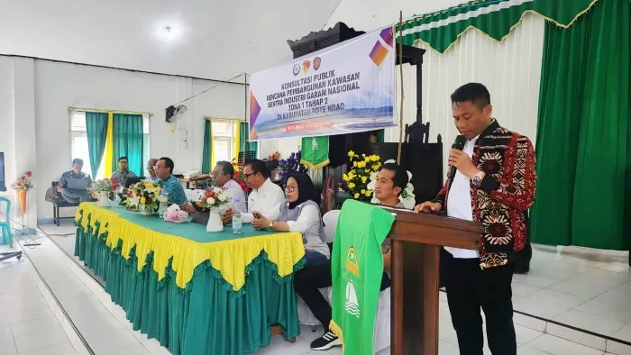Bupati Rote Ndao saat memberikan sambutan pada Konsultasi Publik Rencana Pembangunan Kawasan Sentra Industri Garam Nasional Zona 1 Tahap 2